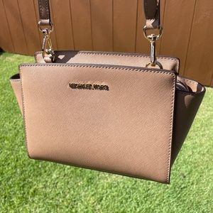 Michael Kors Selma Saffiano Messenger Bag